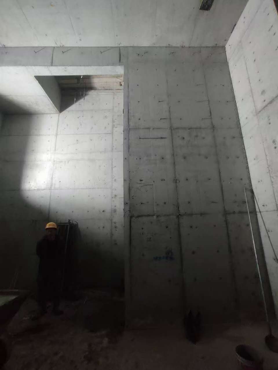 鄂城墙上开槽钢筋断了有影响吗